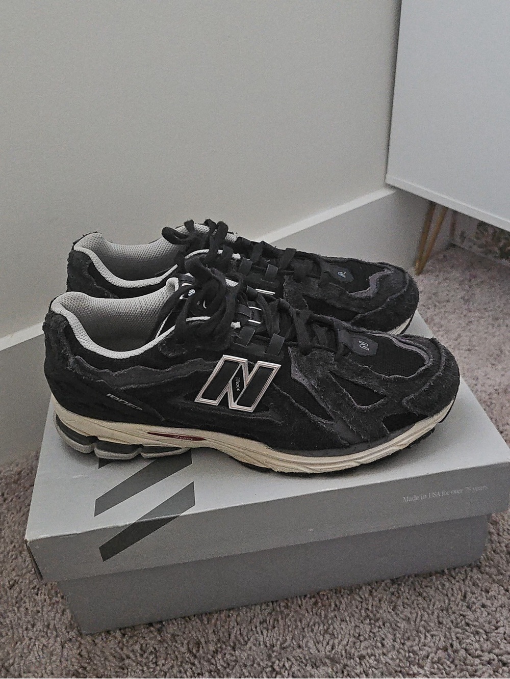New Balance Men’s Black and Cream Athletic Sneakers